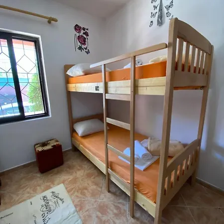 Hostel The Hood & Day Tours Shkodër