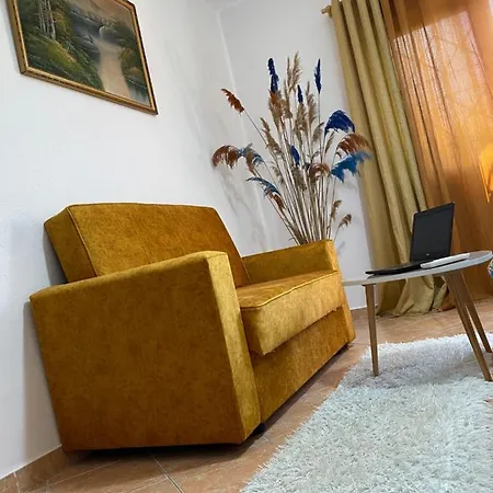 The Hood & Day Tours