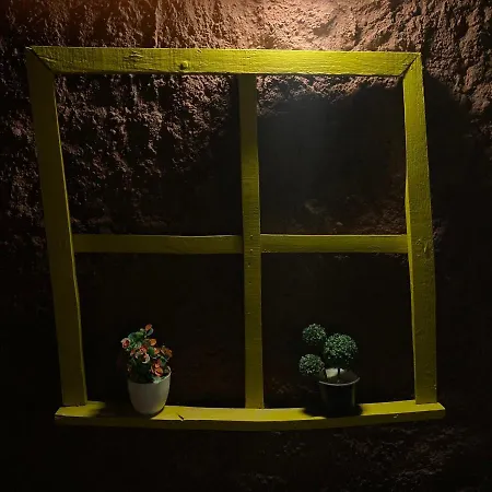 Vandrerhjem The Hood & Day Tours *