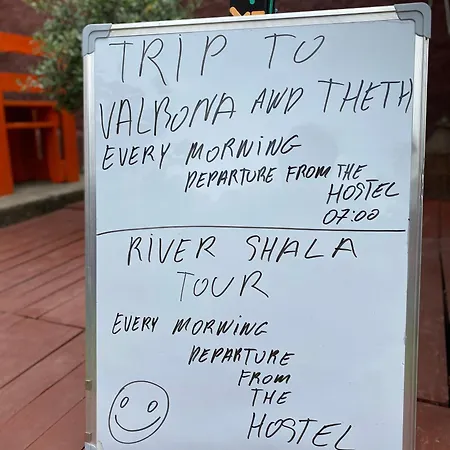 The Hood & Day Tours Hostel