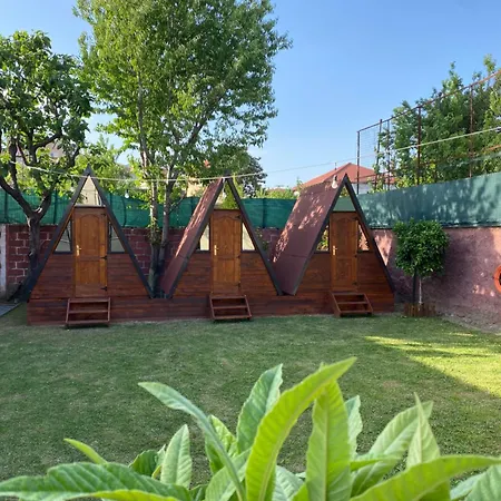 The Hood - Backpackers Hostel *