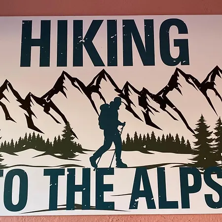 The Hood & Day Tours Hostal