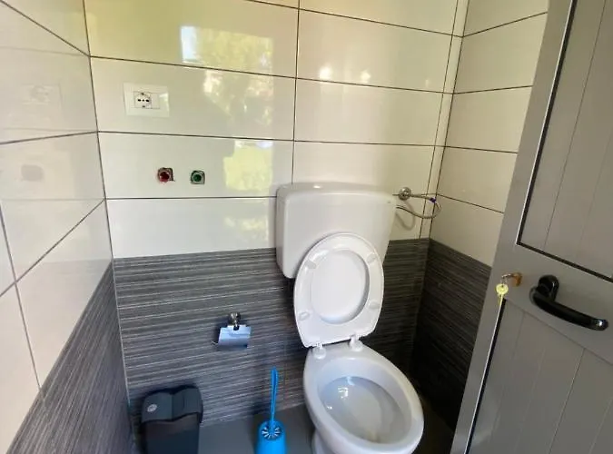 The Hood & Day Tours * Shkodër