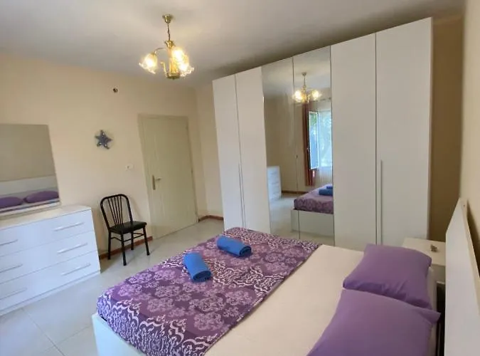 The Hood & Day Tours *