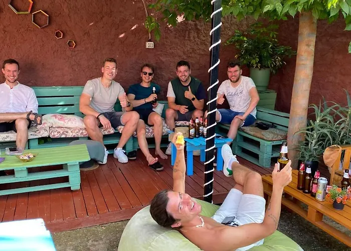 The Hood & Day Tours Ostello *