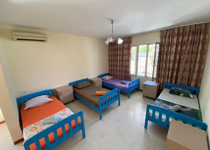 The Hood & Day Tours *