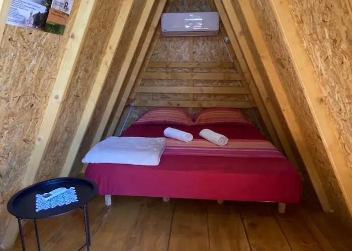 The Hood & Day Tours Hostal *