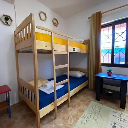 The Hood & Day Tours Hostel