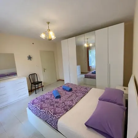 The Hood & Day Tours *