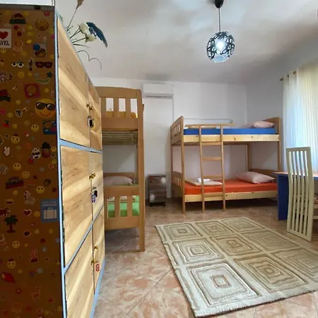 Albergue The Hood & Day Tours *