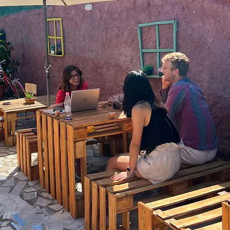 Hostel The Hood & Day Tours *