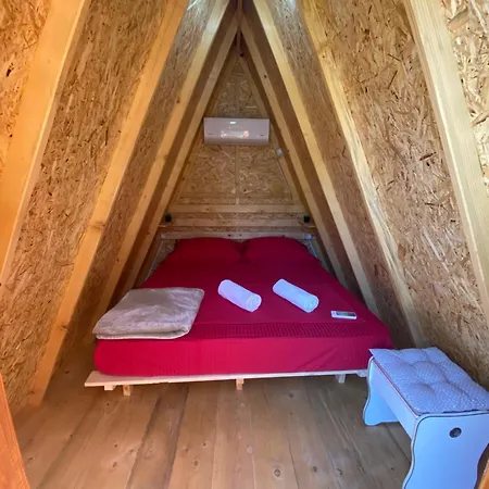 The Hood & Day Tours Albergue *