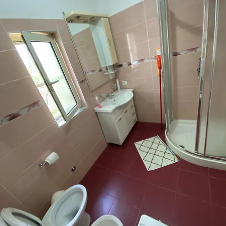 The Hood - Backpackers Shkoder