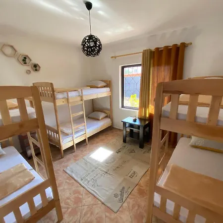 The Hood & Day Tours Hostel