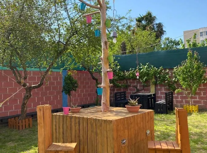 Hostel The Hood & Day Tours *