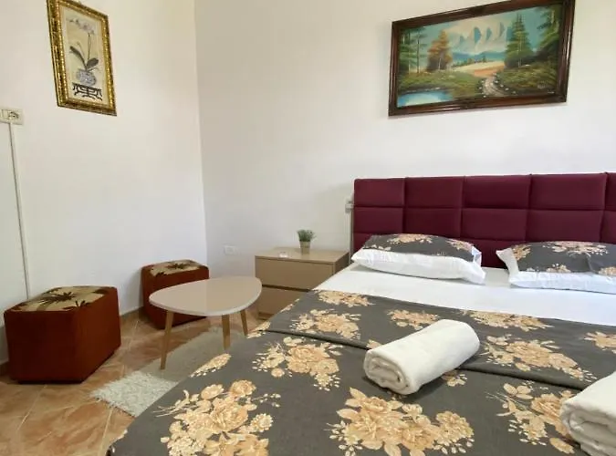 Hostal The Hood & Day Tours *