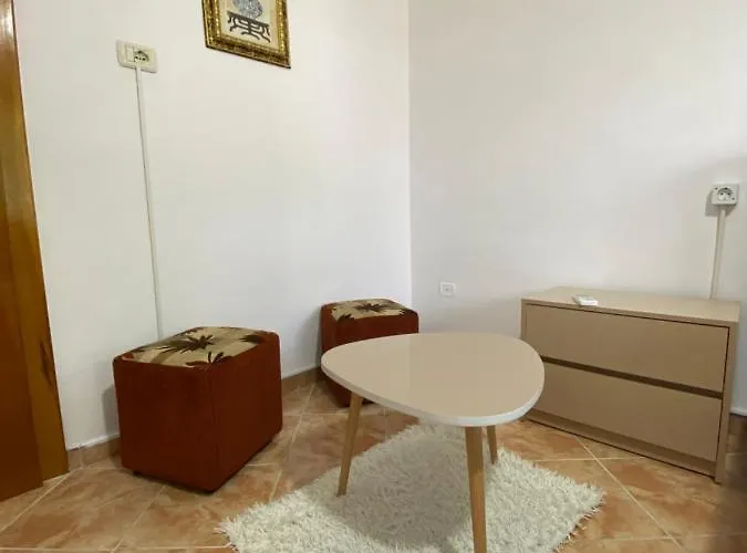 The Hood & Day Tours *