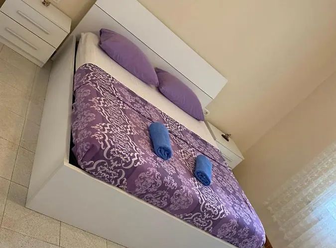 Hostal The Hood & Day Tours