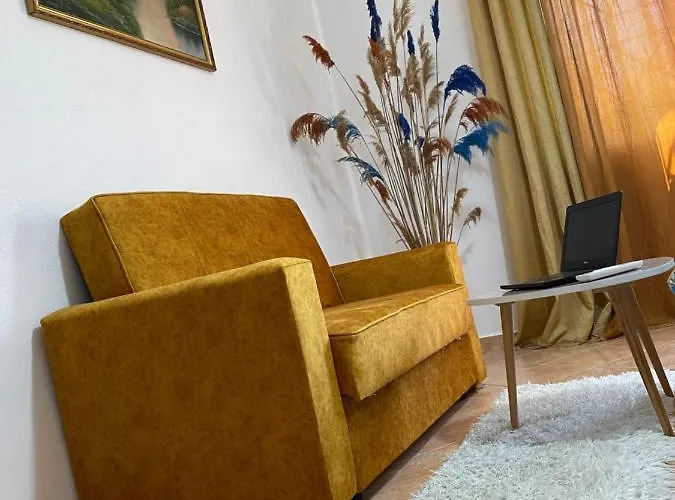 The Hood & Day Tours