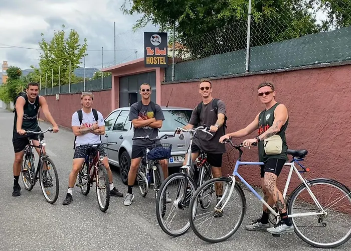 Hostal The Hood & Day Tours