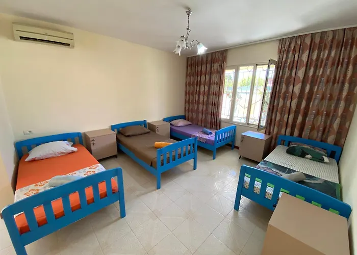 The Hood & Day Tours *